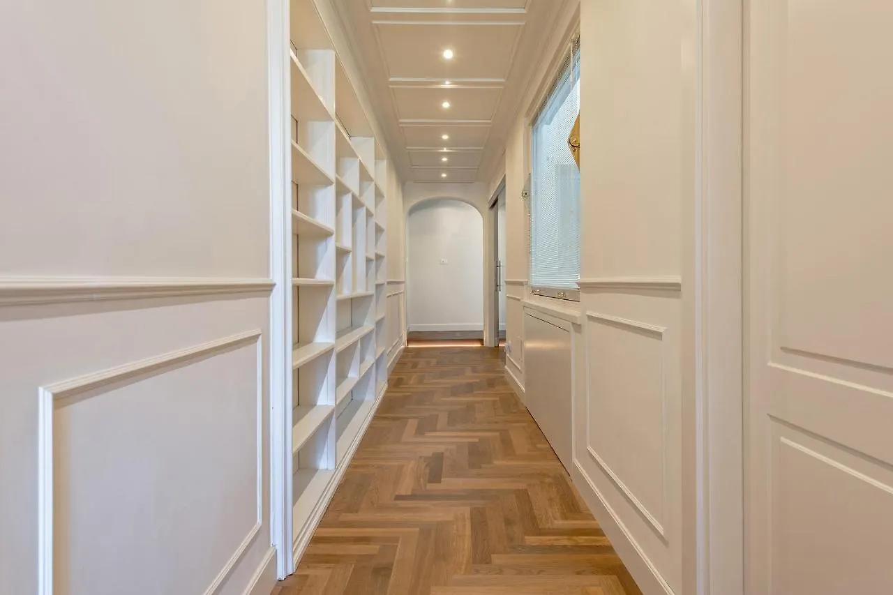 Apartments Florence - Dreams Over Ponte Vecchio 0*,  Италия